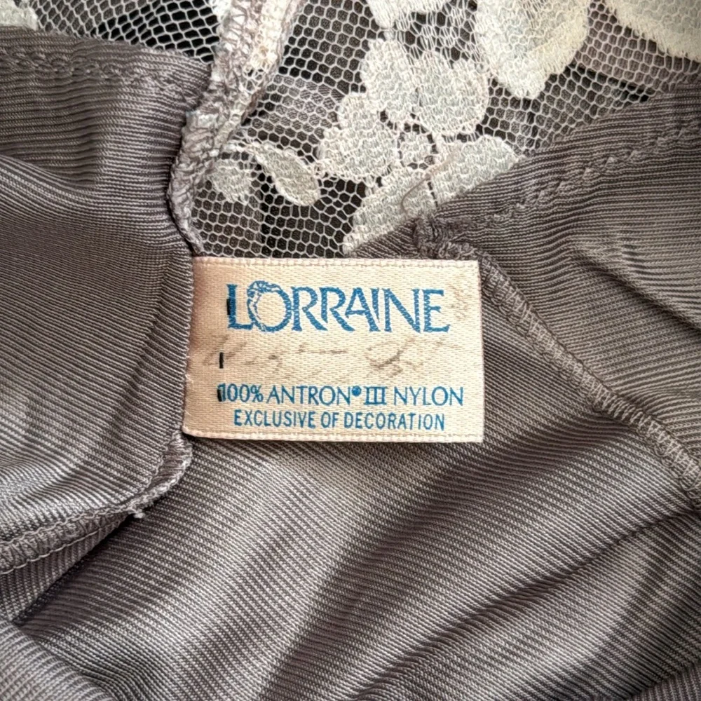 {VTG} Lorraine | 70s 80s Babydoll Scallop Floral Lace Trim Nylon Full Slip Dress - Picture 9 of 16